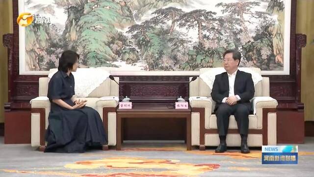 国庆假期，河南省委书记与董明珠举行工作会谈