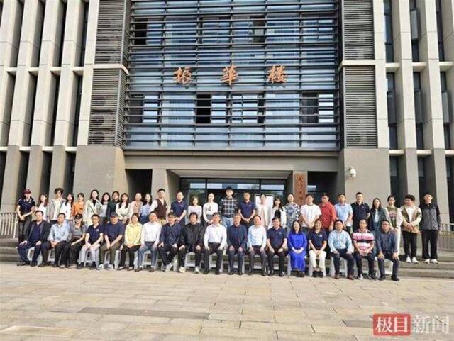 著名导演宁浩，受聘为武汉大学兼职教授