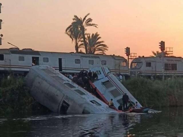 埃及发生火车相撞事故 致1死20伤