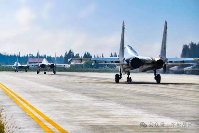 仗怎么打，兵就怎么练！看空军航空兵在云端之上激烈对抗