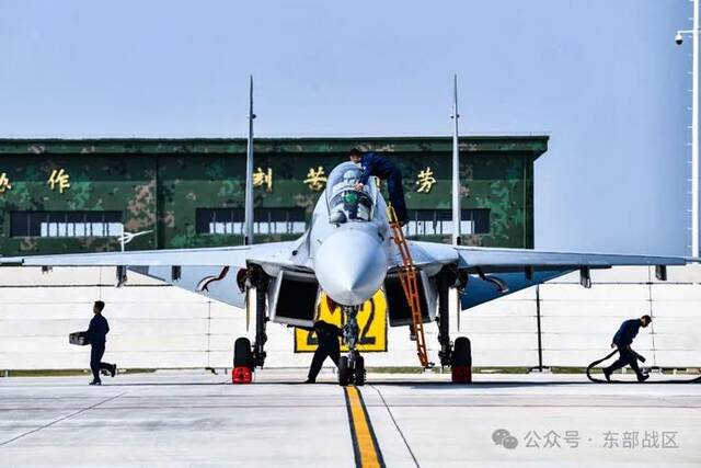 仗怎么打，兵就怎么练！看空军航空兵在云端之上激烈对抗