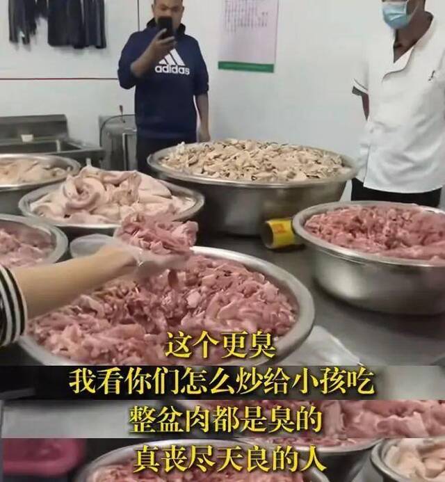 昆明学校臭肉事件多人被处理 女副校长曾满脸笑容旁观