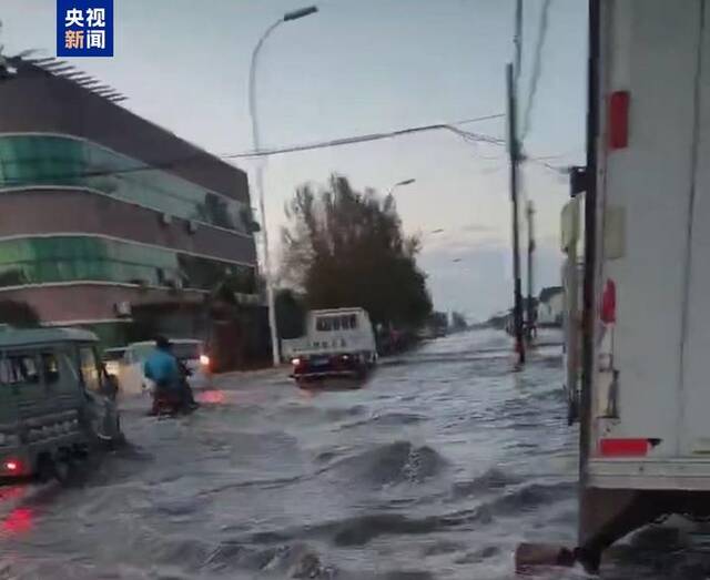 辽宁沿海部分城市突发海水倒灌 暂无人员伤亡报告