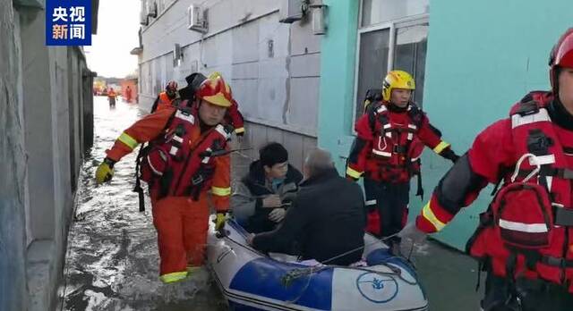 辽宁沿海部分城市突发海水倒灌 暂无人员伤亡报告