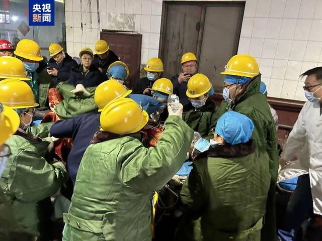 开滦集团钱家营煤矿冒顶事故已有2人获救