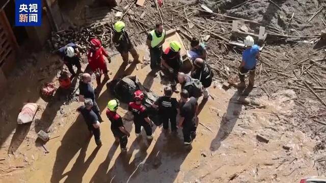 8小时下完1年的雨！211人已死亡，3名企业家和1位经济学家失联，大批车辆被冲走！遭遇毁灭性洪水，西班牙政府增派五千名士兵救灾