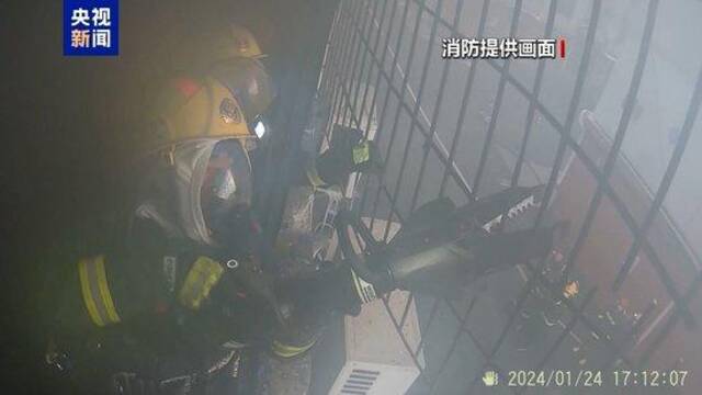 “太高了，跳不下去” 亲历者讲述江西新余39人遇难火灾逃生细节