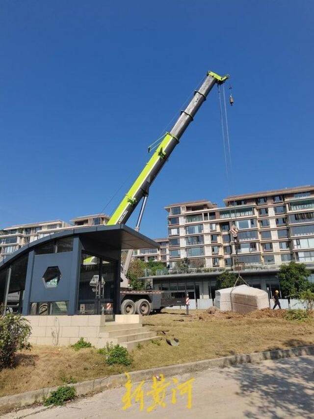 柳州“幻想柱”倒塌背后：豪砸百亿的“未批先建”，烂尾轻轨成城市“伤疤”