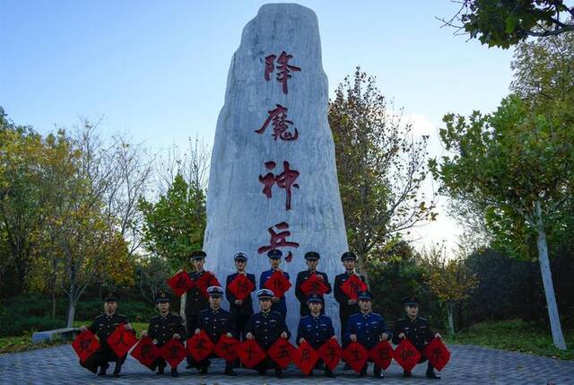 全国各地军校学员发来的特别祝福：人民空军生日快乐！