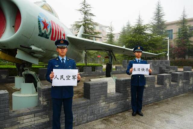 全国各地军校学员发来的特别祝福：人民空军生日快乐！