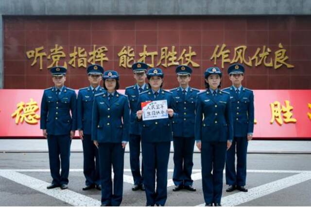 全国各地军校学员发来的特别祝福：人民空军生日快乐！