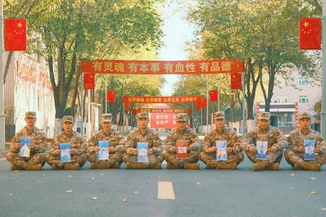 全国各地军校学员发来的特别祝福：人民空军生日快乐！