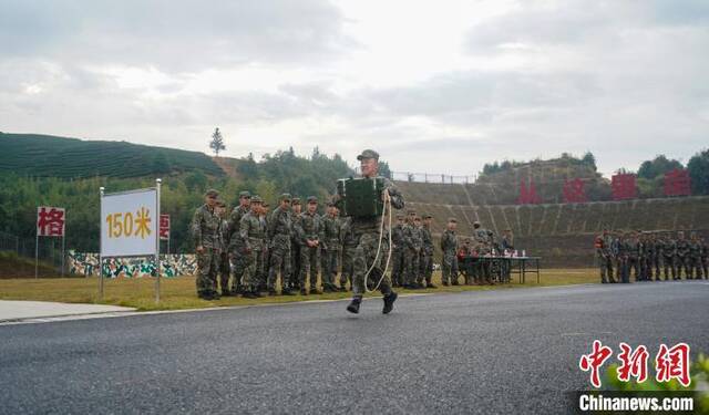 进行专项体能考核。武警南平支队供图